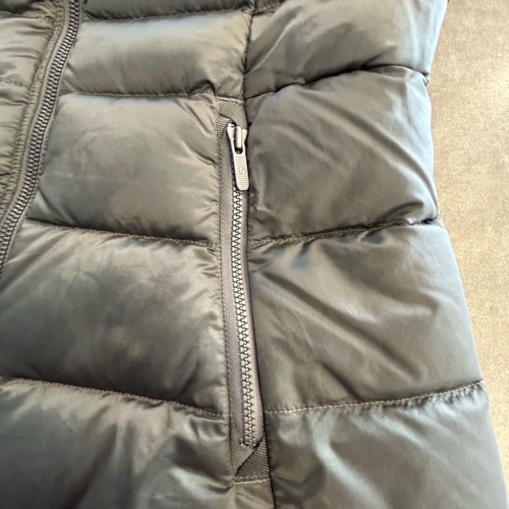 Lululemon goose down longline puffer vest. Size 4. Green. Pockets. New condition - Picture 2 of 13